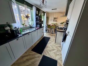 Kitchen- click for photo gallery